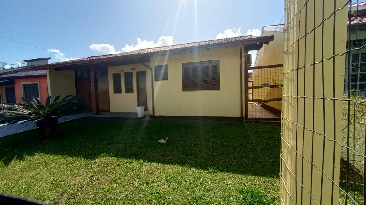 #70AB - Casa para Venda em Tramandaí - RS